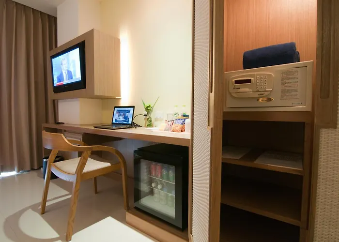 Ashlee Plaza Patong Hotel & Spa